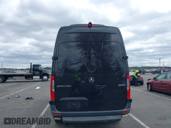 2019 Mercedes-Benz Sprinter Passenger z VIN WDZPF0CD3KP130537, wystawiony jako IAAI lot #42052916 z przebiegiem 192 310 mil mil oraz . Historia ofert i sprzedaży dostępna na DreamBid. Obrazek 16.