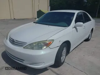 2002 Toyota Camry XLE z VIN 4T1BF32K42U007564, wystawiony jako IAAI lot #42534864 z przebiegiem 133 850 mil mil oraz . Historia ofert i sprzedaży dostępna na DreamBid. Obrazek 6.