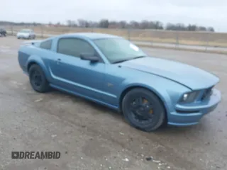 2005 Ford Mustang GT Deluxe с VIN 1ZVFT82H455116103, выставлен на аукционе IAAI как лот 41725405 с пробегом 108 928 миль миль и . История ставок и продаж доступна на DreamBid. Изображение 1.