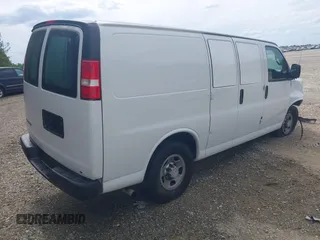 2020 Chevrolet Express Cargo with VIN 1GCWGAFP7L1128105, listed as a IAAI auction lot 42186923 with 183,036 mi miles and . Bid and sale history available at DreamBid. Image 4.