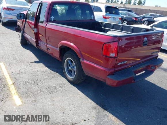 2002 Chevrolet S-10 LS with VIN 1GCCS19W828146820, listed as a IAAI auction lot 41946005 with Not Provided miles. Bid and sale history available at carsss.com. Image 3.