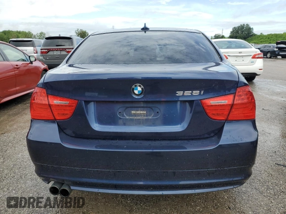 2011 BMW 3 Series 328i xDrive z VIN WBAPK5G57BNN27947, wystawiony jako Copart lot #60919184 z przebiegiem Nie podano mil oraz Szkody całkowita. Historia ofert i sprzedaży dostępna na DreamBid. Obrazek 6.