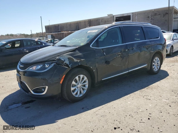2018 Chrysler Pacifica Touring L with VIN 2C4RC1BG0JR113632, listed as a Copart auction lot 49593155 with NaN miles and Salvage Title. Bid and sale history available at carsss.com. Image 1.