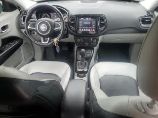 2020 Jeep Compass Limited z VIN 3C4NJDCB1LT122011, wystawiony jako Copart lot #55398525 z przebiegiem 73 460 mil mil oraz Szkoda całkowita • Salvage title. Historia ofert i sprzedaży dostępna na DreamBid. Obrazek 8.