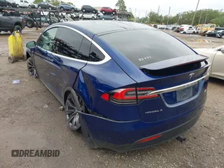 2018 Tesla Model X 75D with VIN 5YJXCAE2XJF111180, listed as a IAAI auction lot 41988079 with 114,593 mi miles and . Bid and sale history available at DreamBid. Image 3.