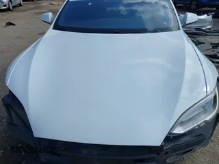 2016 Tesla Model S 70 z VIN 5YJSA1E11GF159425, wystawiony jako IAAI lot #42377639 z przebiegiem 79 767 mil mil oraz . Historia ofert i sprzedaży dostępna na DreamBid. Obrazek 10.