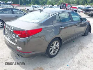 2013 Kia Optima EX z VIN 5XXGN4A77DG251606, wystawiony jako IAAI lot #42377401 z przebiegiem 135 067 mil mil oraz . Historia ofert i sprzedaży dostępna na DreamBid. Obrazek 4.