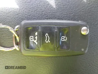 2015 Volkswagen Passat Sport с VIN 1VWBT7A35FC062984, выставлен на аукционе IAAI как лот 42053939 с пробегом 106 095 миль миль и . История ставок и продаж доступна на DreamBid. Изображение 11.