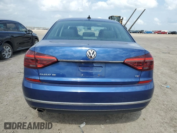 2017 Volkswagen Passat SE z VIN 1VWBT7A34HC005632, wystawiony jako Copart lot #54880335 z przebiegiem 67 425 mil mil oraz Szkoda całkowita • Salvage title. Historia ofert i sprzedaży dostępna na DreamBid. Obrazek 6.