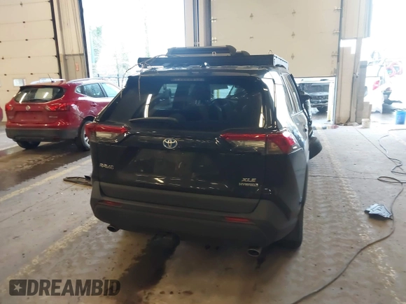 2021 Toyota RAV4 Hybrid LE with VIN 4T3B6RFV2MU048602, listed as a IAAI auction lot 41663576 with 69,404 mi miles. Bid and sale history available at carsss.com. Image 17.