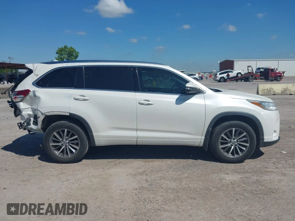 2018 Toyota Highlander SE with VIN 5TDKZRFH8JS548391, listed as a IAAI auction lot 42227742 with 79,782 mi miles and . Bid and sale history available at DreamBid. Image 14.