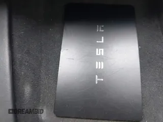 2021 Tesla Model S Plaid z VIN 5YJSA1E62MF452838, wystawiony jako IAAI lot #42726183 z przebiegiem 21 725 mil mil oraz . Historia ofert i sprzedaży dostępna na DreamBid. Obrazek 11.