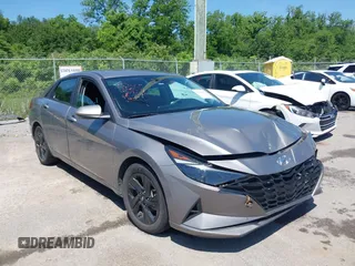 2023 Hyundai Elantra SEL z VIN KMHLM4AG8PU381969, wystawiony jako IAAI lot #42195978 z przebiegiem 32 891 mil mil oraz . Historia ofert i sprzedaży dostępna na DreamBid. Obrazek 1.