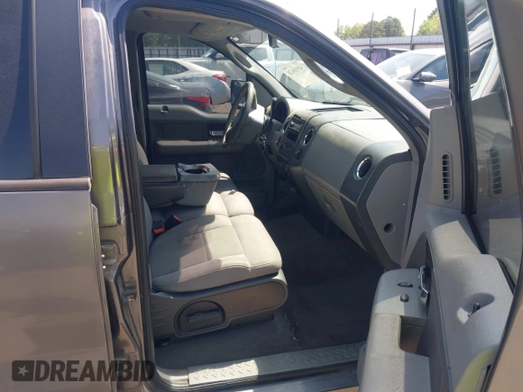2006 Ford F-150 XLT with VIN 1FTRW12W36FA73513, listed as a IAAI auction lot 41910620 with 286,004 mi miles. Bid and sale history available at carsss.com. Image 5.