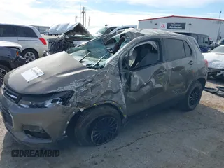 2021 Chevrolet Trax LS z VIN KL7CJKSB5MB307403, wystawiony jako IAAI lot #42060496 z przebiegiem 68 214 mil mil oraz . Historia ofert i sprzedaży dostępna na DreamBid. Obrazek 6.