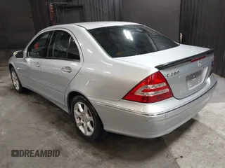 2007 Mercedes-Benz C 280 Luxury z VIN WDBRF92H07F912730, wystawiony jako IAAI lot #42359196 z przebiegiem 138 429 mil mil oraz . Historia ofert i sprzedaży dostępna na DreamBid. Obrazek 3.