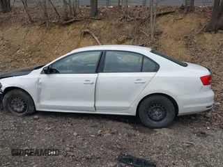 2015 Volkswagen Jetta SE с VIN 3VWD17AJ8FM335279, выставлен на аукционе IAAI как лот 42037495 с пробегом 106 893 миль миль и . История ставок и продаж доступна на DreamBid. Изображение 14.