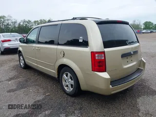 2010 Dodge Grand Caravan Hero z VIN 2D4RN3D17AR390232, wystawiony jako IAAI lot #42301567 z przebiegiem 102 004 mil mil oraz . Historia ofert i sprzedaży dostępna na DreamBid. Obrazek 3.
