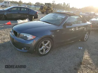 2013 BMW 1 Series 128i with VIN WBAUL7C53DVU09527, listed as a Copart auction lot 84721024 with 6,986 mi miles and Salvage Title. Bid and sale history available at carsss.com. Image 1.