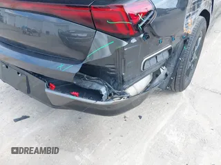 2025 Kia K5 LXS z VIN KNAG24J78S5275906, wystawiony jako IAAI lot #42006110 z przebiegiem 14 391 mil mil oraz . Historia ofert i sprzedaży dostępna na DreamBid. Obrazek 6.