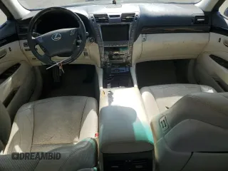 2007 Lexus LS 460 z VIN JTHBL46F275023908, wystawiony jako Copart lot #54931675 z przebiegiem 277 028 mil mil oraz Tytuł czysty. Historia ofert i sprzedaży dostępna na DreamBid. Obrazek 8.