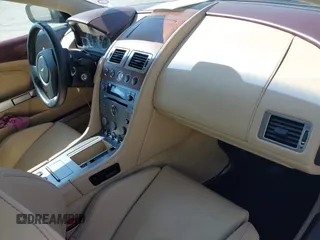 2005 Aston Martin DB9 z VIN SCFAD01A75GA01262, wystawiony jako IAAI lot #41937486 z przebiegiem 35 538 mil mil oraz . Historia ofert i sprzedaży dostępna na DreamBid. Obrazek 5.