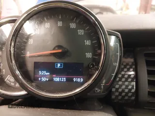 2020 MINI Hardtop Cooper S z VIN WMWXR5C05L2L43423, wystawiony jako IAAI lot #41577721 z przebiegiem 108 123 mil mil oraz . Historia ofert i sprzedaży dostępna na DreamBid. Obrazek 15.