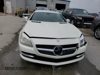 2012 Mercedes-Benz SLK 350 z VIN WDDPK5HA8CF008938, wystawiony jako Copart lot #57484345 z przebiegiem 84 627 mil mil oraz Szkody całkowita. Historia ofert i sprzedaży dostępna na DreamBid. Obrazek 5.