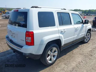 2013 Jeep Patriot Limited z VIN 1C4NJRCB8DD240450, wystawiony jako IAAI lot #42482733 z przebiegiem 149 659 mil mil oraz . Historia ofert i sprzedaży dostępna na DreamBid. Obrazek 4.