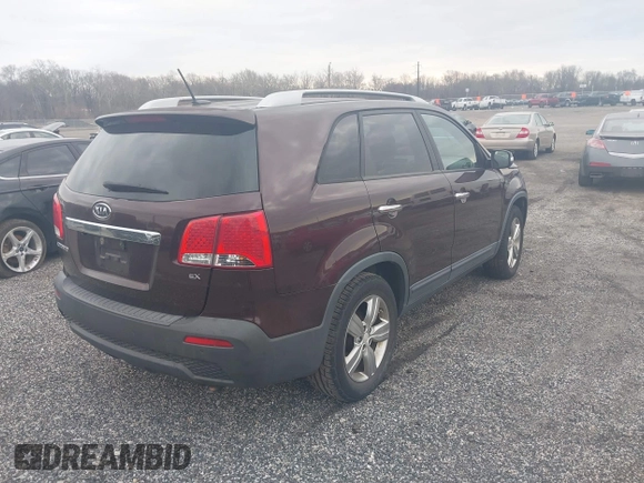 2013 Kia Sorento EX with VIN 5XYKU3A66DG396551, listed as a IAAI auction lot 41913927 with 136,685 mi miles. Bid and sale history available at carsss.com. Image 4.