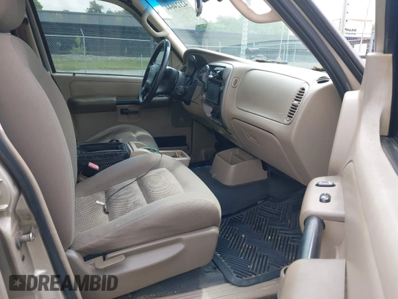 2004 Ford Explorer Sport Trac XLS z VIN 1FMZU67K04UA43558, wystawiony jako IAAI lot #42124644 z przebiegiem 270 550 mil mil oraz . Historia ofert i sprzedaży dostępna na DreamBid. Obrazek 5.