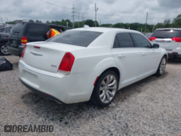 2016 Chrysler 300 Anniversary Edition z VIN 2C3CCAAG2GH343828, wystawiony jako IAAI lot #42291353 z przebiegiem 126 336 mil mil oraz . Historia ofert i sprzedaży dostępna na DreamBid. Obrazek 4.