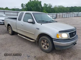 2000 Ford F-150 XL with VIN 1FTZX1725YNC17400, listed as a IAAI auction lot 42031955 with 1 mi miles. Bid and sale history available at carsss.com. Image 1.