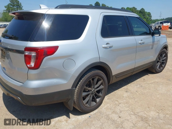 2017 Ford Explorer XLT with VIN 1FM5K7D83HGA69028, listed as a IAAI auction lot 41977896 with 169,283 mi miles and . Bid and sale history available at carsss.com. Image 4.