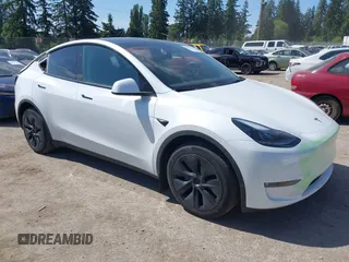 2024 Tesla Model Y Long Range z VIN 7SAYGDEE3RF166962, wystawiony jako IAAI lot #42477208 z przebiegiem 5 395 mil mil oraz . Historia ofert i sprzedaży dostępna na DreamBid. Obrazek 1.