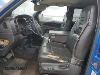 2001 Dodge 2500 z VIN 1B7KF236X1J198956, wystawiony jako Copart lot #52945405 z przebiegiem 216 448 mil mil oraz Czysty tytuł • Clean title. Historia ofert i sprzedaży dostępna na DreamBid. Obrazek 7.