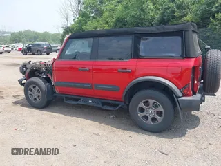 2023 Ford Bronco z VIN 1FMDE5BH8PLB24394, wystawiony jako IAAI lot #42449638 z przebiegiem 96 046 mil mil oraz . Historia ofert i sprzedaży dostępna na DreamBid. Obrazek 3.