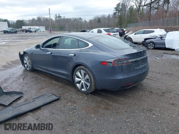 2020 Tesla Model S Long Range z VIN 5YJSA1E26LF413519, wystawiony jako IAAI lot #41742512 z przebiegiem 40 765 mil mil oraz . Historia ofert i sprzedaży dostępna na DreamBid. Obrazek 3.