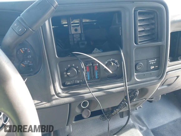 2007 Chevrolet Silverado 1500 with VIN 1GBHC29D37E134322, listed as a IAAI auction lot 41794042 with 206,020 mi miles and . Bid and sale history available at DreamBid. Image 6.