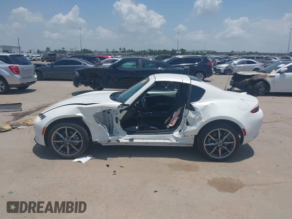 2021 Mazda MX-5 Miata Grand Touring z VIN JM1NDAM71M0457011, wystawiony jako IAAI lot #42427652 z przebiegiem 4 045 mil mil oraz . Historia ofert i sprzedaży dostępna na DreamBid. Obrazek 15.