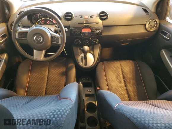 2013 Mazda 2 Touring z VIN JM1DE1LYXD0161293, wystawiony jako Copart lot #51020465 z przebiegiem 72 770 mil mil oraz Czysty tytuł • Clean title. Historia ofert i sprzedaży dostępna na DreamBid. Obrazek 8.