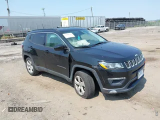 2018 Jeep Compass Latitude z VIN 3C4NJDBB1JT191490, wystawiony jako IAAI lot #42429761 z przebiegiem 61 100 mil mil oraz . Historia ofert i sprzedaży dostępna na DreamBid. Obrazek 1.