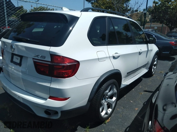 2011 BMW X5 35d z VIN 5UXZW0C59BL662592, wystawiony jako IAAI lot #42317116 z przebiegiem 93 848 mil mil oraz . Historia ofert i sprzedaży dostępna na DreamBid. Obrazek 4.
