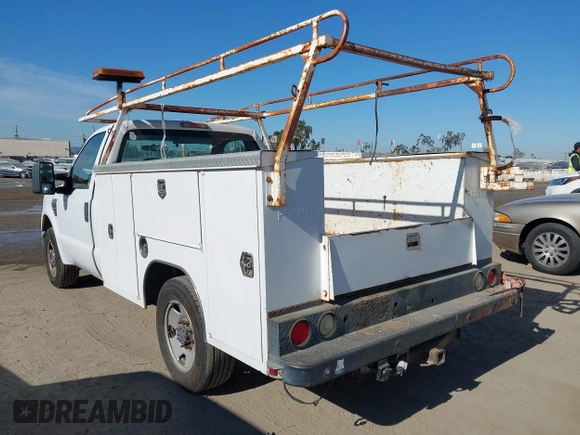 2008 Ford F-250 XL z VIN 1FTNF20588EA12052, wystawiony jako IAAI lot #42699890 z przebiegiem 262 049 mil mil oraz . Historia ofert i sprzedaży dostępna na DreamBid. Obrazek 3.