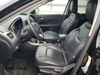 2017 Jeep Compass Sport z VIN 3C4NJDAB8HT647349, wystawiony jako Copart lot #56523595 z przebiegiem 86 728 mil mil oraz Szkoda całkowita • Salvage title. Historia ofert i sprzedaży dostępna na DreamBid. Obrazek 7.