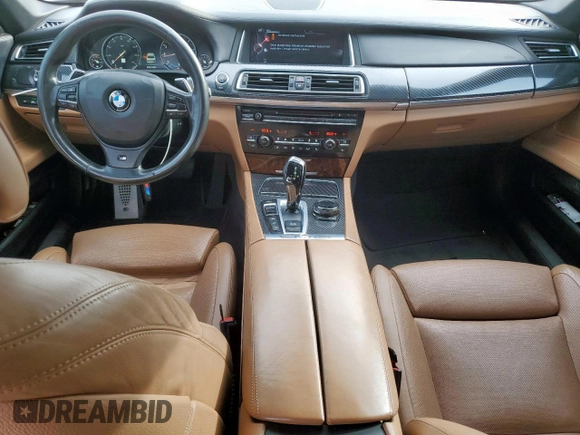 2015 BMW 7 Series 750Li xDrive z VIN WBAYF8C54FD654540, wystawiony jako Copart lot #49346035 z przebiegiem 98 336 mil mil oraz Szkoda całkowita • Salvage title. Historia ofert i sprzedaży dostępna na DreamBid. Obrazek 8.