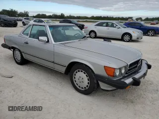1987 Mercedes-Benz 560 560SL with VIN WDBBA48D6HA074385, listed as a Copart auction lot 84098634 with 141,496 mi miles and Clean Title. Bid and sale history available at carsss.com. Image 4.