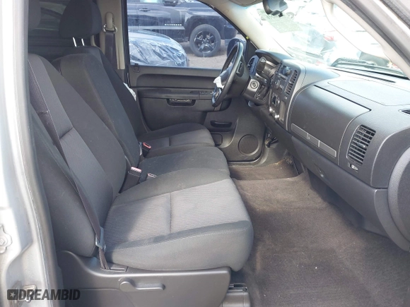 2012 Chevrolet Silverado 1500 LT with VIN 3GCPCSE05CG180389, listed as a IAAI auction lot 41880516 with 113,843 mi miles. Bid and sale history available at carsss.com. Image 5.