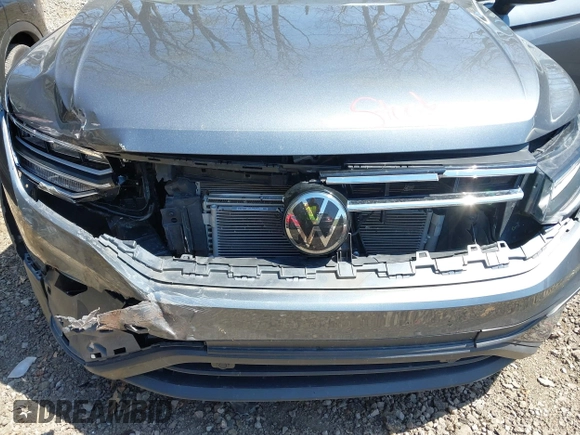 2022 Volkswagen Tiguan SE with VIN 3VV2B7AXXNM019538, listed as a IAAI auction lot 42109211 with 30,576 mi miles and . Bid and sale history available at DreamBid. Image 18.