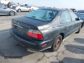 1997 Honda Accord z VIN 1HGTB5622VA476216, wystawiony jako IAAI lot #41407716 z przebiegiem 285 385 mil mil oraz . Historia ofert i sprzedaży dostępna na DreamBid. Obrazek 4.